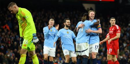 Los jugadores del City celebran uno de sus goles ante el Nottingham Forest