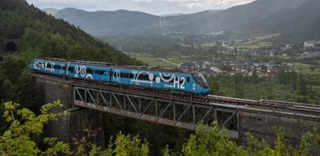 El proyecto FCH2Rail, formado por un consorcio de empresas europeas, ha puesto en marcha el primer tren de hidrógeno en España, que ya ha recorrido 10.000 kilómetros en fase de pruebas&nbsp;