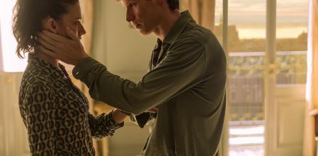 Úrsula Corberó como Nuri no sabe que su pareja es un sicario que se transforma para cada crimen.