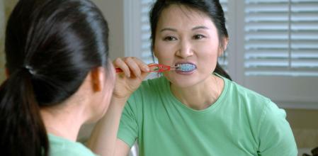 La pasta de dientes sólida es una alternativa más ecológica a los tubos de plástico.