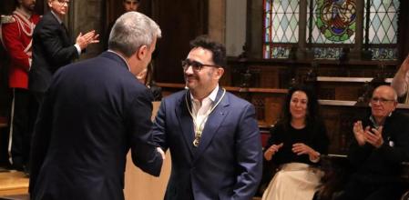 L'alcalde Collboni lliura la Medalla al Mèrit Cultural a Juan Antonio Bayona