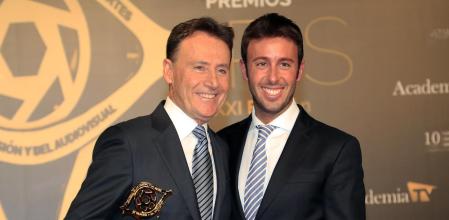 Matías Prats con su hijo, Matías Prats Chacón, en los Premios Iris de la Televisión de 2019