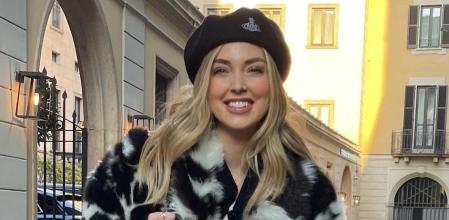 Chiara Ferragni posa feliz con el conjunto en blanco y negro