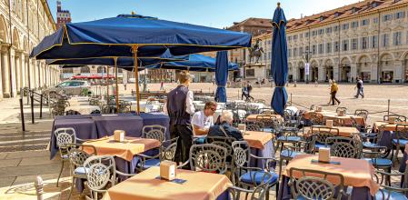 La plaza y sus terrazas, el corazón de la ciudad