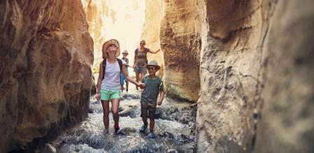 Disfruta de unas merecidas vacaciones con tu familia en la otra parte del mundo.