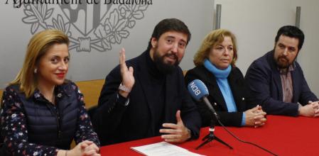 Rueda de prensa del grupo municipal del PSC en el Ayuntamiento de Badalona .