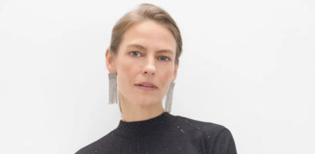 Detalle de las tiras de strass del vestido de Cortefiel