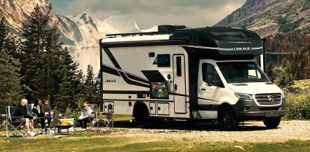 Ofrece numeroso equipamiento pensado para que los ocupantes puedan ser autosuficientes durante varios días.