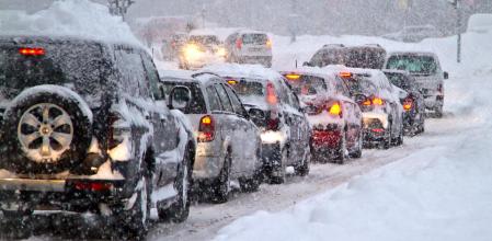 La nieve puede dificultar mucho la circulación, hasta el punto de obligarte a detener temporalmente la marcha.