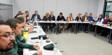 (I-D) En el centro, el secretario de Estado de Política Territorial, Arcadi España; la delegada del Gobierno en la Comunidad Valenciana, Pilar Bernabé; el ministro de Política Territorial y Memoria Democrática, Ángel Víctor Torres; el presidente de la Generalitat valenciana, Carlos Mazón y la consellera de Justicia e Interior de la Generalitat valenciana, Salomé Pradas, durante la reunión del Centro de Coordinación Operativo Integrado (CECOPI) de la Comunitat Valenciana, a 18 de noviembre de 2024, en l'Eliana, Valencia, Comunidad Valenciana (España). Desde este centro, se coordinan las labores de emergencia en las zonas afectadas por la DANA, 20 días después de la tragedia.