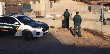 Agentes de la Guardia Civil en el transcurso de la operación sobre construcciones ilegales en Alicante.