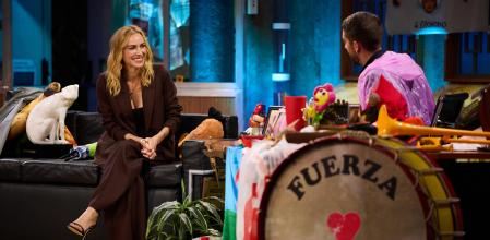 Kira Miró asegura que ahora le da para invitar al público de 'La Revuelta' a dos rondas y una tapa tras su paso por Netflix