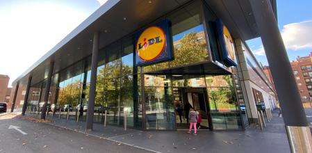 MADRID, SPAIN - NOVEMBER 07: Entrance of supermarket Lidl in Madrid on November 07, 2019 in Madrid, Spain. (Photo by Eduardo Parra/Europa Press via Getty Images)
