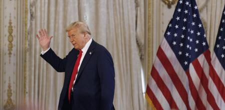 29 October 2024, US, Miami: Former US President and Republican presidential candidate Donald Trump waves as he exits after a press conference at his Mar-a-Lago estate in Palm Beach. Photo: Alie Skowronski/TNS via ZUMA Press Wire/dpa