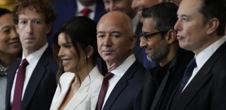 Mark Zuckerberg, Jeff Bezos y su esposa Lauren Sánchez, Sundar Pichai and Elon Musk, en la toma de posesión de Trump, en enero pasado&nbsp;