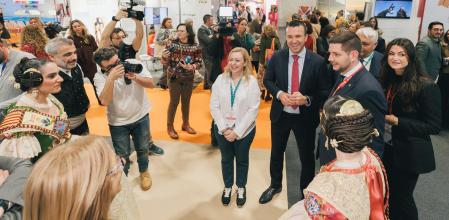 La vicepresidenta de la Diputación Natàlia Enguix, el presidente provincial, Vicent Mompó, y el alcalde de Gandia, José Manuel Prieto, esta semana en Fitur.