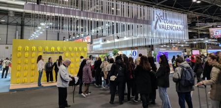 Colas en el stand de Comunidad Valenciana, donde Oropesa del Mar promociona sus playas y oferta turística