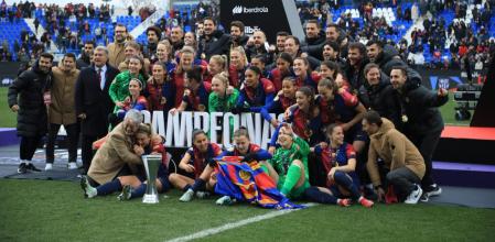 El Barça levantó en  Butarque la Supercopa de España, el primero de la temporada, tras golear al Real Madrid