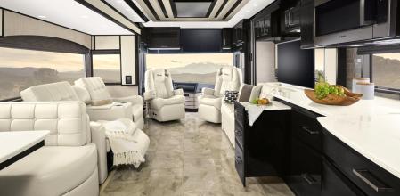 La Essex de Newmar es una gigantesca vivienda móvil de lujo de casi 14 m de longitud.