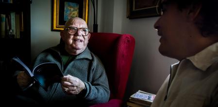 Pedro Villarejo, sacerdote y poeta, acompañado de Ignacio Díaz Galán.