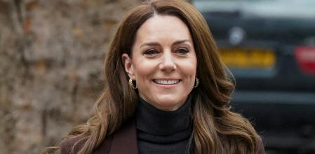 Kate Middleton con su estilismo 'working girl' en la National Portrait Gallery de Londres