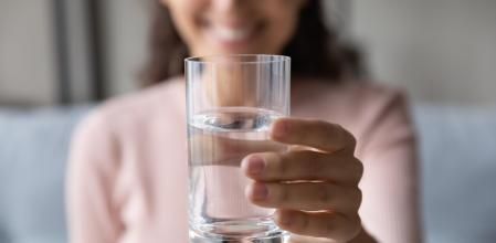 Brindar con agua fresca 