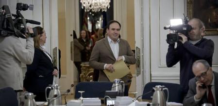 El portavoz del PP en Les Corts, Juanfran Pérez Llorca, antes de la Junta de Síndics.