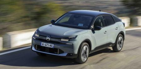 El nuevo C4 encarna la esencia de una berlina compacta polivalente, con unas dimensiones exteriores prácticas y un interior espacioso&nbsp;