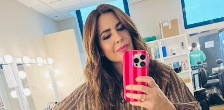 Nuria Roca con su conjunto con el marrón chocolate como protagonista