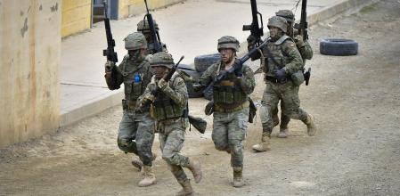 GRAFAND6181. VIATOR (ALMERÍA), 03/02/2025.- Un momento del ejercicio táctico realizado este lunes en la base 'Álvarez de Sotomayor' de Viator (Almería), durante la visita realizada por la ministra de Defensa, Margarita Robles. EFE / Carlos Barba