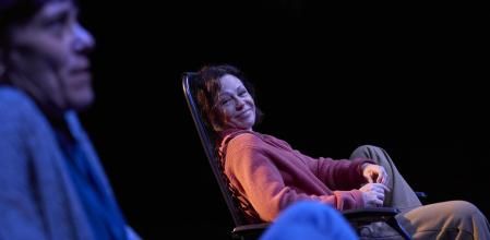 Imatge d'escena de l'obra de Pau Miró 'Expulsió', dirigida per Toni Casares a la Sala Beckett 2025