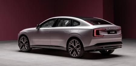 La parte trasera del ES90 incorpora nuevas luces LED en forma de C&nbsp;