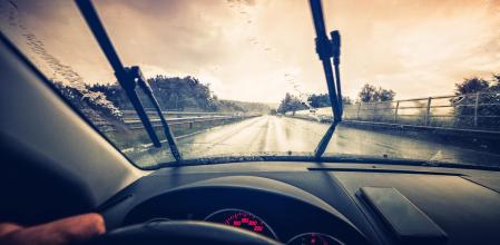Con la lluvia hay que extremar las precauciones en la carretera