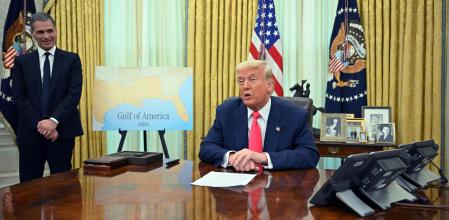 Donald Trump, este jueves durante su firma diaria de órdenes ejecutivas.&nbsp;