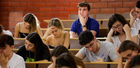 Inicio de las pruebas de selectividad, PAU, en la facultad de Biología de la UB.