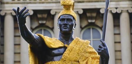 Estatua del rey Kamehameha I en Honolulu, capital del actual Estado estadounidense de Hawái