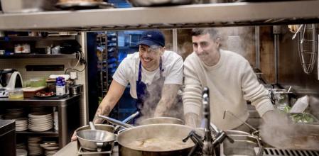 El cocinero Óscar Álvarez y el responsable de la sala, Pablo Arnal, son socios en el negocio