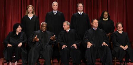Los nueve jueces del Tribunal Supremo de Estados Unidos, con una mayoría de seis conservadores y tres progresistas.&nbsp;