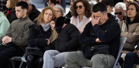 Familiares de las víctima, en el homenaje de este domingo