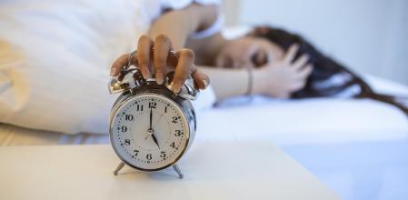 Posponer la alarma cada mañana puede hacer que empecemos el día aturdidos