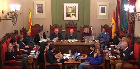 Sesión plenaria del Ayuntamiento de Canet de Mar .