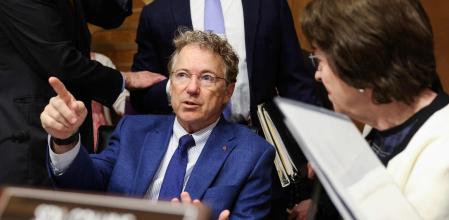 Los senadores Rand Paul y Susan Collins, republicanos, se unieron a los demócratas en una votación contra los aranceles a Canadá. 