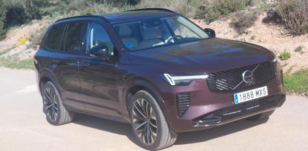 El siete plazas premium de la firma escandinava ofrece en su versión híbrida enchufable hasta 72 km de autonomía sin emisiones y hasta 800 km de autonomía total 