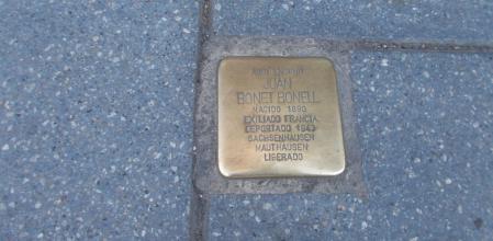 Placa en recuerdo a Juan Bonet.