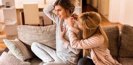 El mejor regalo para recordarle cada día a tu madre que la quieres es, sin duda, una joya.