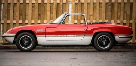 Bajo la carrocería del elegante Lotus Elan se esconde una maquinaria bastante sofisticada para la época.