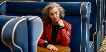 Marina Saura, fotografiada en un rincón del restaurante Chez Cocó de Barcelona