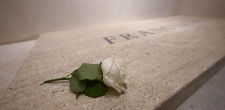Vista de la tumba del papa Francisco en la basílica de Santa María la Mayor de Roma. 