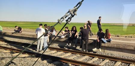 Viajeros del AVE 5110 que ayer se detuvo tras pasar por Ocaña (Toledo) dirección a València desde Madrid.&nbsp;