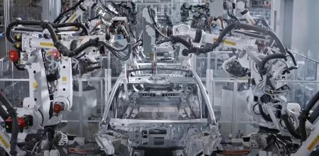 La planta de producción de automóviles que Xiaomi tiene en Yizhuang está robotizada en más de un 90%&nbsp;